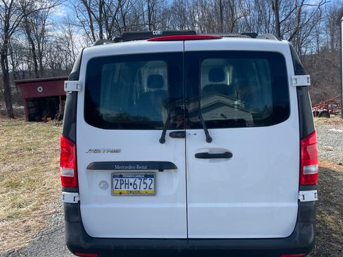 Used 2016 Mercedes-Benz Metris image 2
