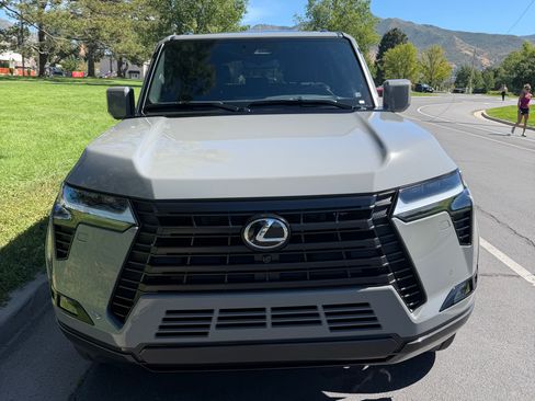 Used 2026 Lexus GX 550 w/ Accessory Package (2T) AWD/4WD image 2