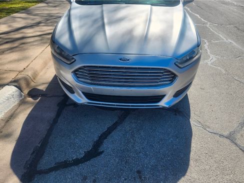 Used 2014 Ford Fusion SE image 2