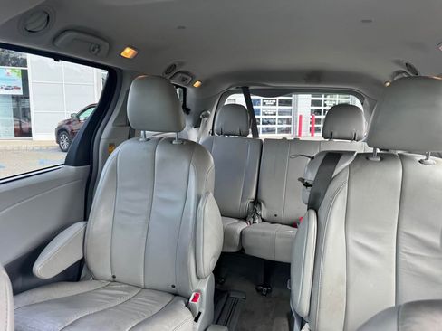 Used 2014 Toyota Sienna XLE FWD image 8