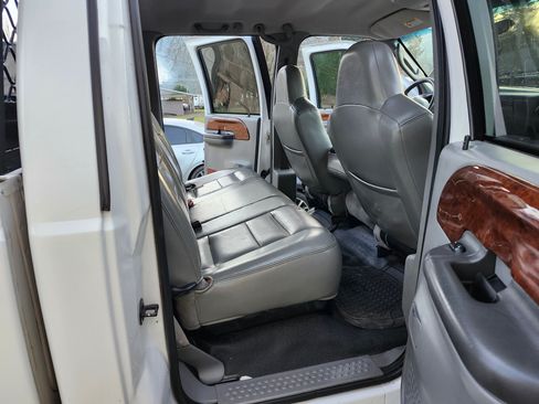 Used 2003 Ford F350 Lariat image 11