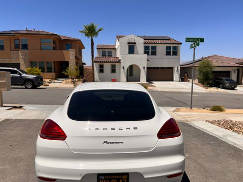 Used 2014 Porsche Panamera image 2
