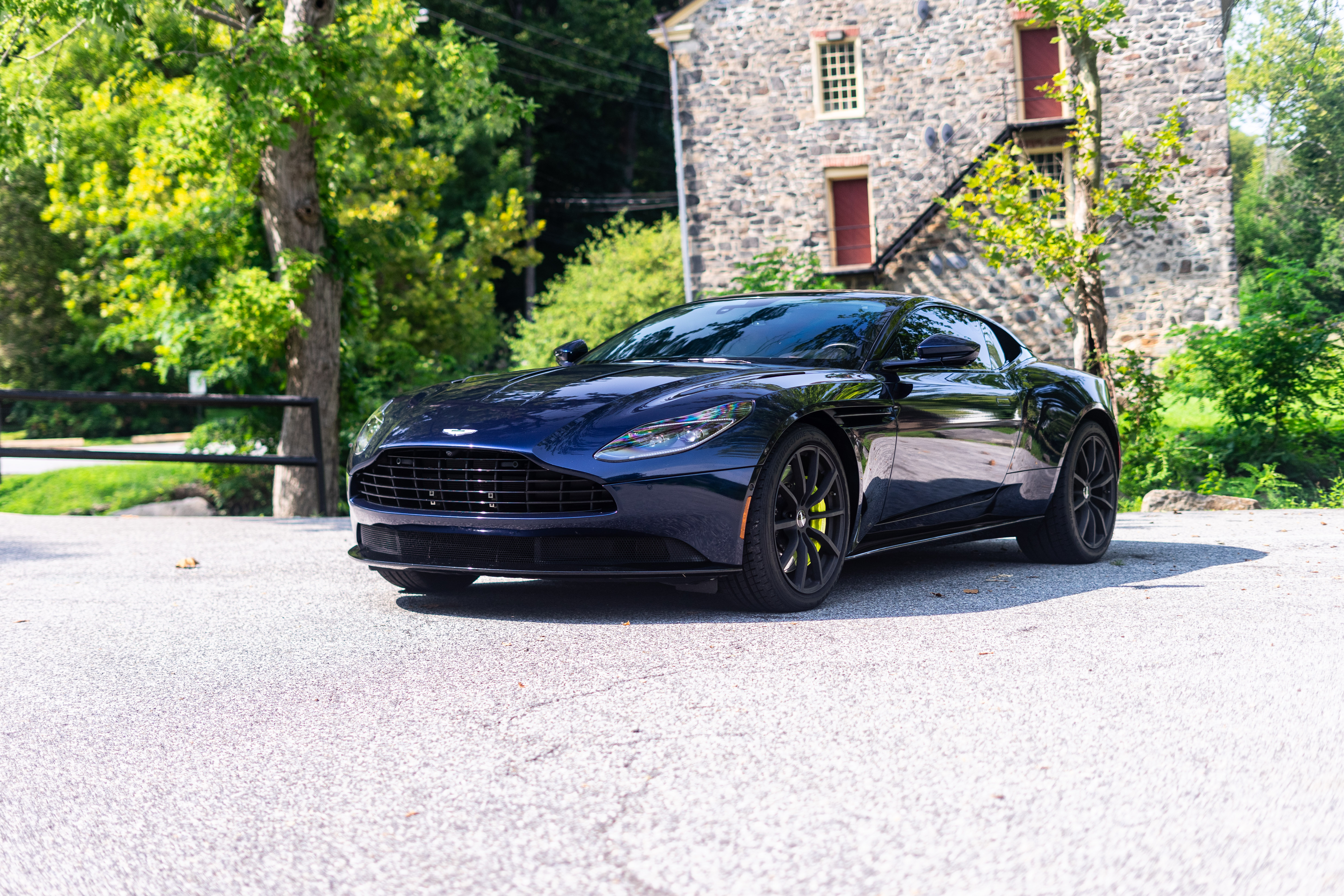 Used 2019 Aston Martin DB11 AMR RWD image 1