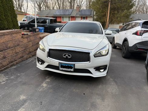 Used 2015 INFINITI Q70 3.7 w/ Sport Package image 1