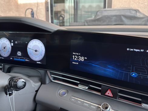 Used 2024 Hyundai Elantra SEL image 9