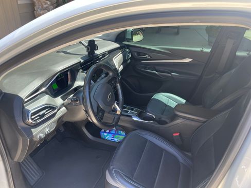 Used 2023 Chevrolet Bolt EUV LT w/ Convenience Package FWD image 14