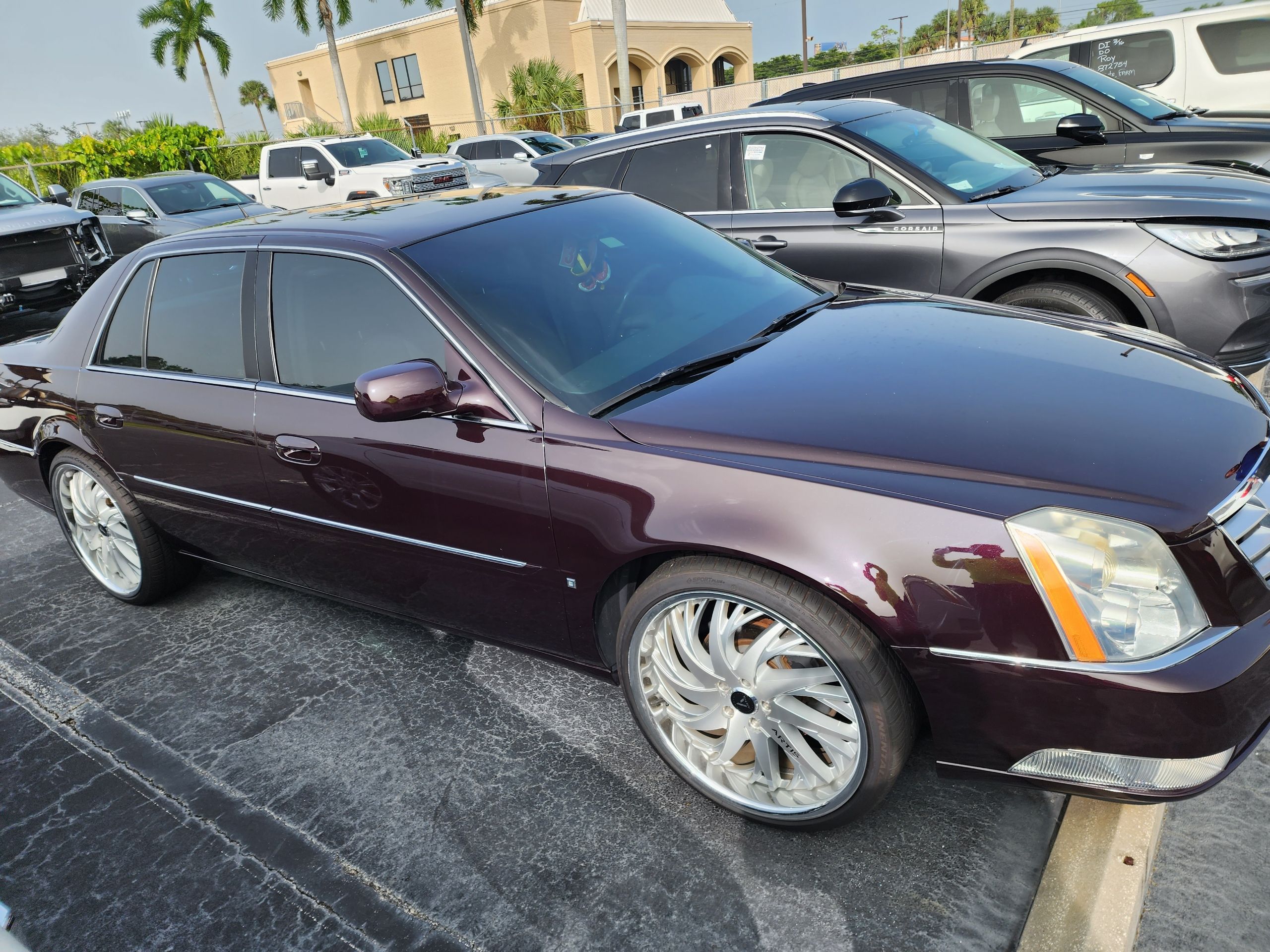 Used 2008 Cadillac DTS w/ Sun And Navigation Package FWD image 2