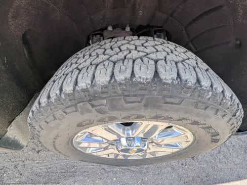 Used 2025 Chevrolet Silverado 2500 High Country w/ High Country Premium Package AWD/4WD image 16