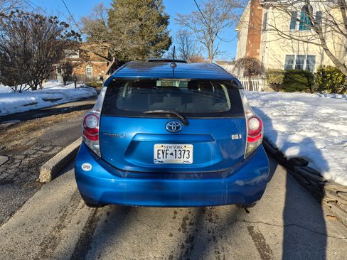 Used 2014 Toyota Prius C Three image 5