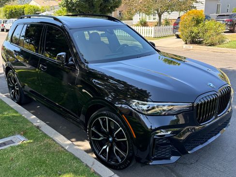 Used 2021 BMW X7 xDrive40i w/ M Sport Package AWD/4WD image 4