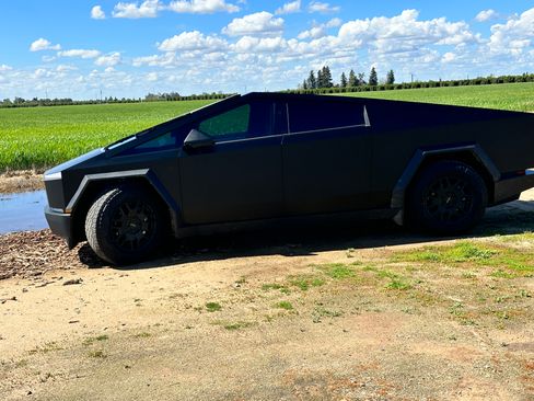 Used 2024 Tesla Cybertruck AWD Crew Cab image 2