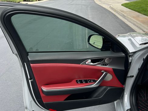 Used 2021 Kia Stinger GT1 image 19