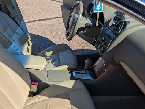 Used 2008 Nissan Altima 3.5 SE w/ Premium Pkg image 11