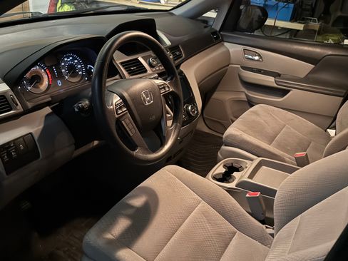 Used 2016 Honda Odyssey SE image 16