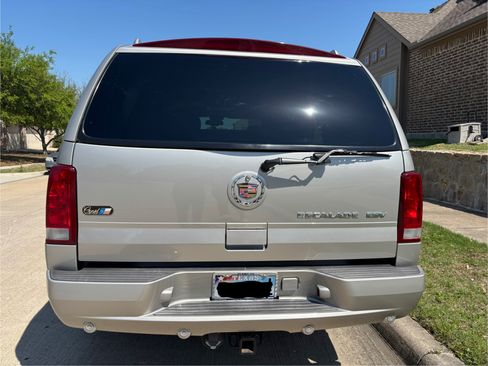 Used 2004 Cadillac Escalade ESV AWD image 2