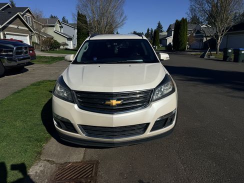 Used 2014 Chevrolet Traverse LT image 8