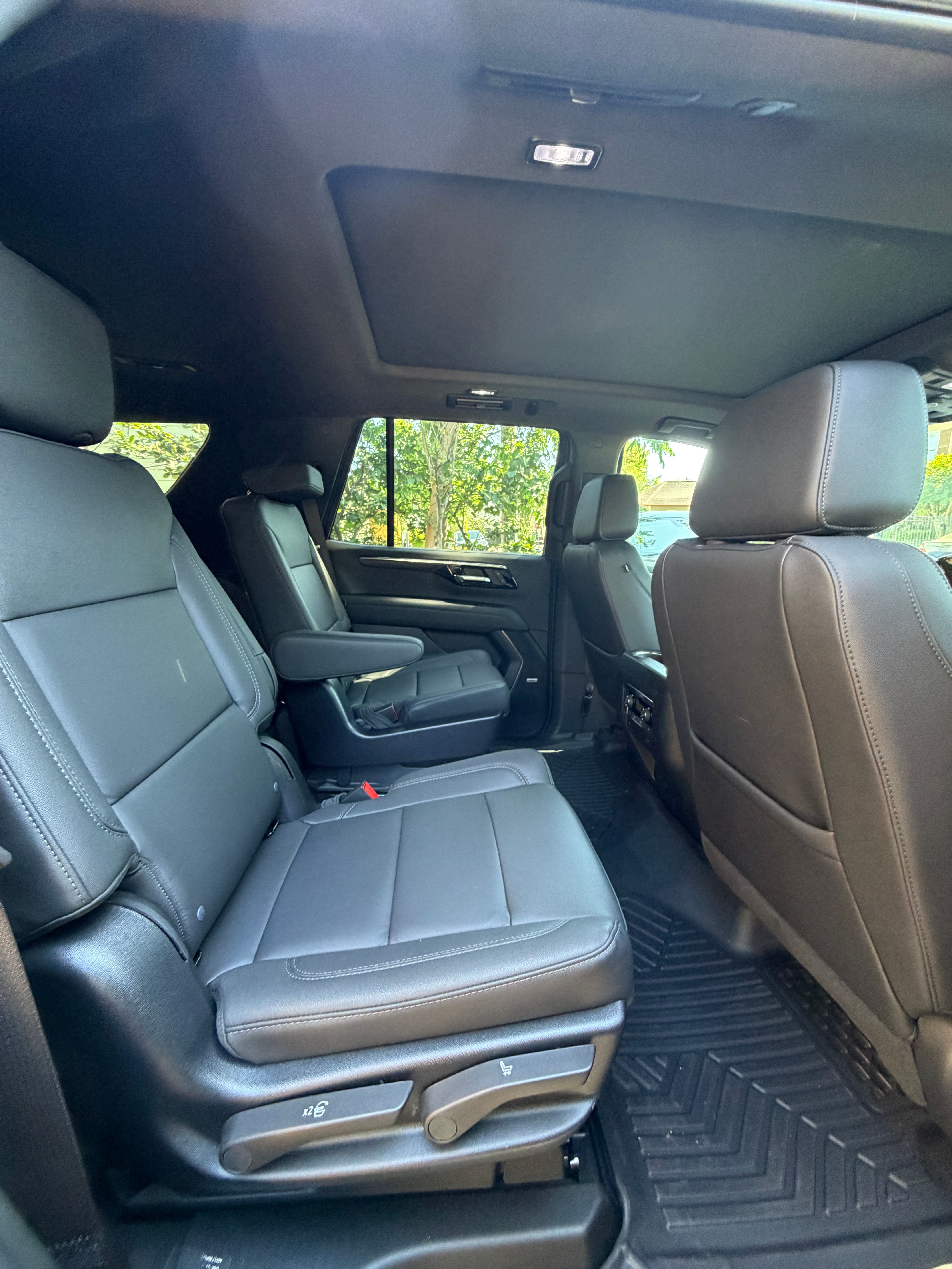 Used 2025 Chevrolet Tahoe LT w/ Comfort Package AWD/4WD image 12