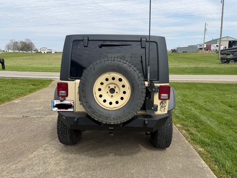 Used 2011 Jeep Wrangler Unlimited Rubicon w/ Trailer Tow Group image 5