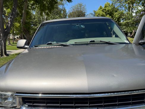 Used 2002 Chevrolet Tahoe LT RWD image 2
