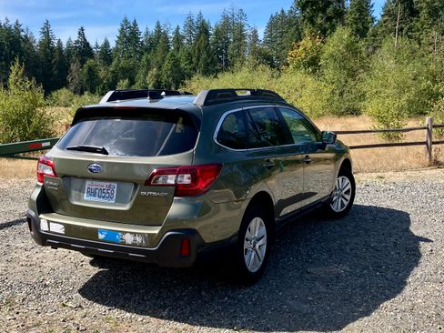 Used 2018 Subaru Outback 2.5i Premium AWD/4WD image 4