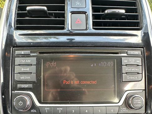 Used 2018 Nissan Versa SV w/ SV Special Edition Package image 13