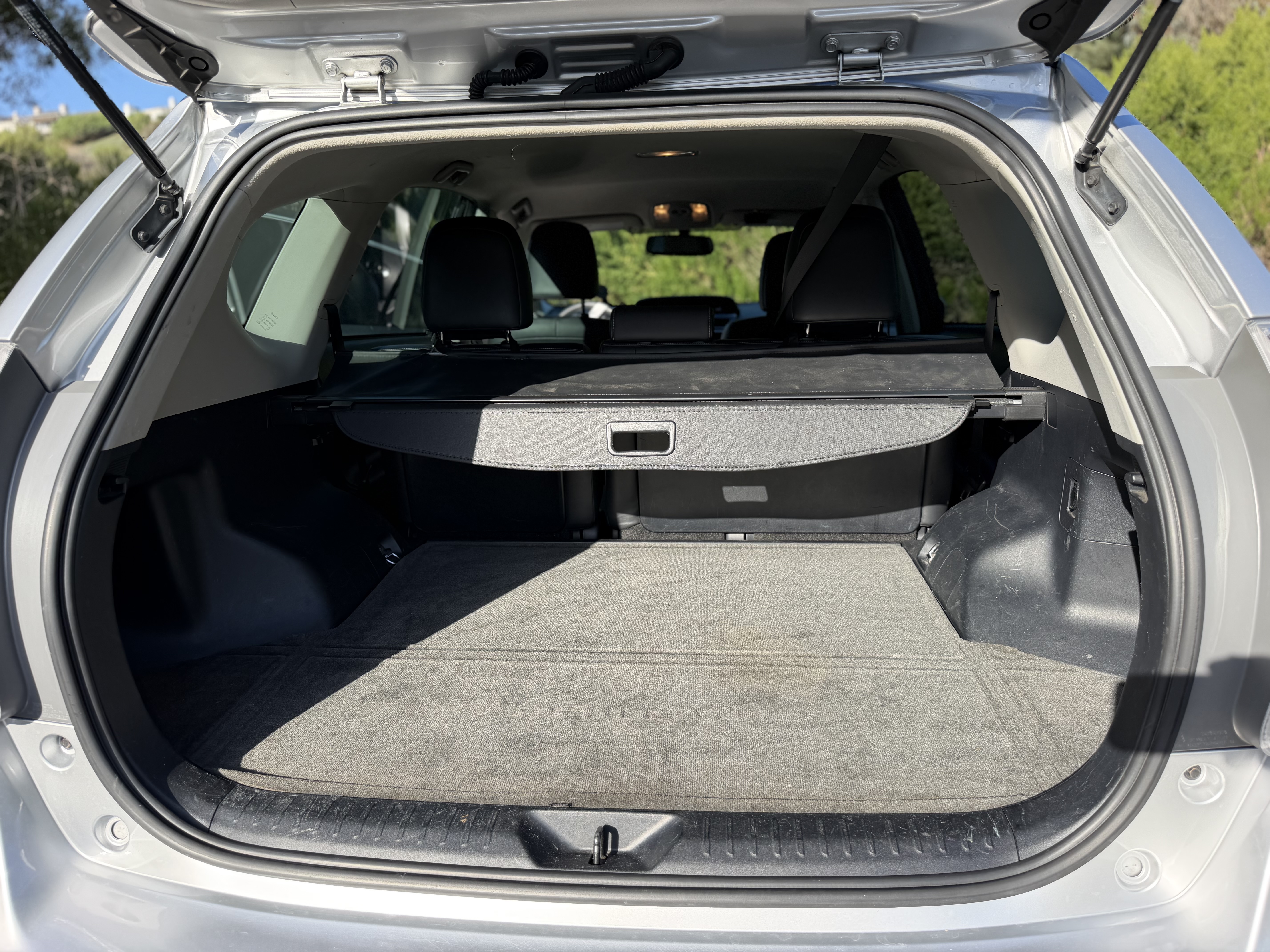 Used 2017 Toyota Prius V Four w/ Carpet Mat Package FWD image 12