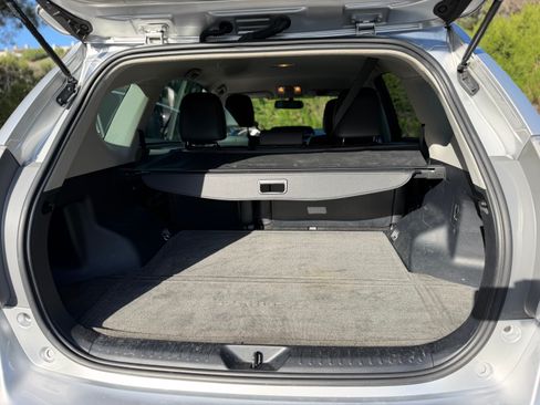 Used 2017 Toyota Prius V Four w/ Carpet Mat Package FWD image 12