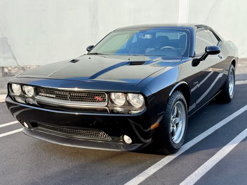 Used 2011 Dodge Challenger R/T RWD image 1