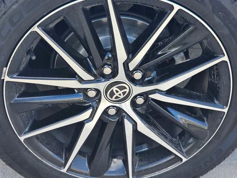 Used 2021 Toyota Camry SE FWD image 9