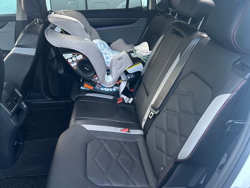 Used 2024 Volkswagen Atlas Peak Edition SEL image 1