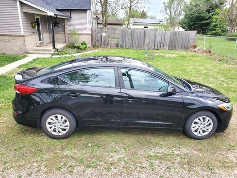 Used 2017 Hyundai Elantra SE image 5