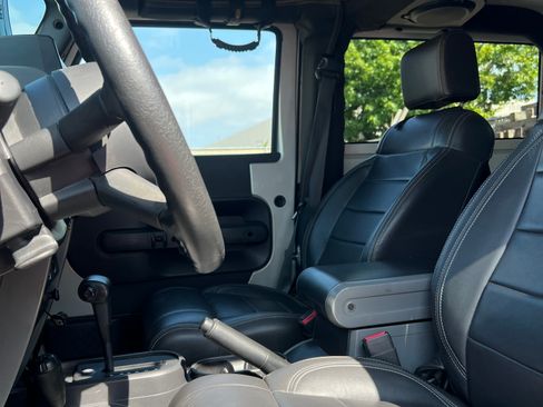 Used 2007 Jeep Wrangler Rubicon w/ Dual Top Group image 5