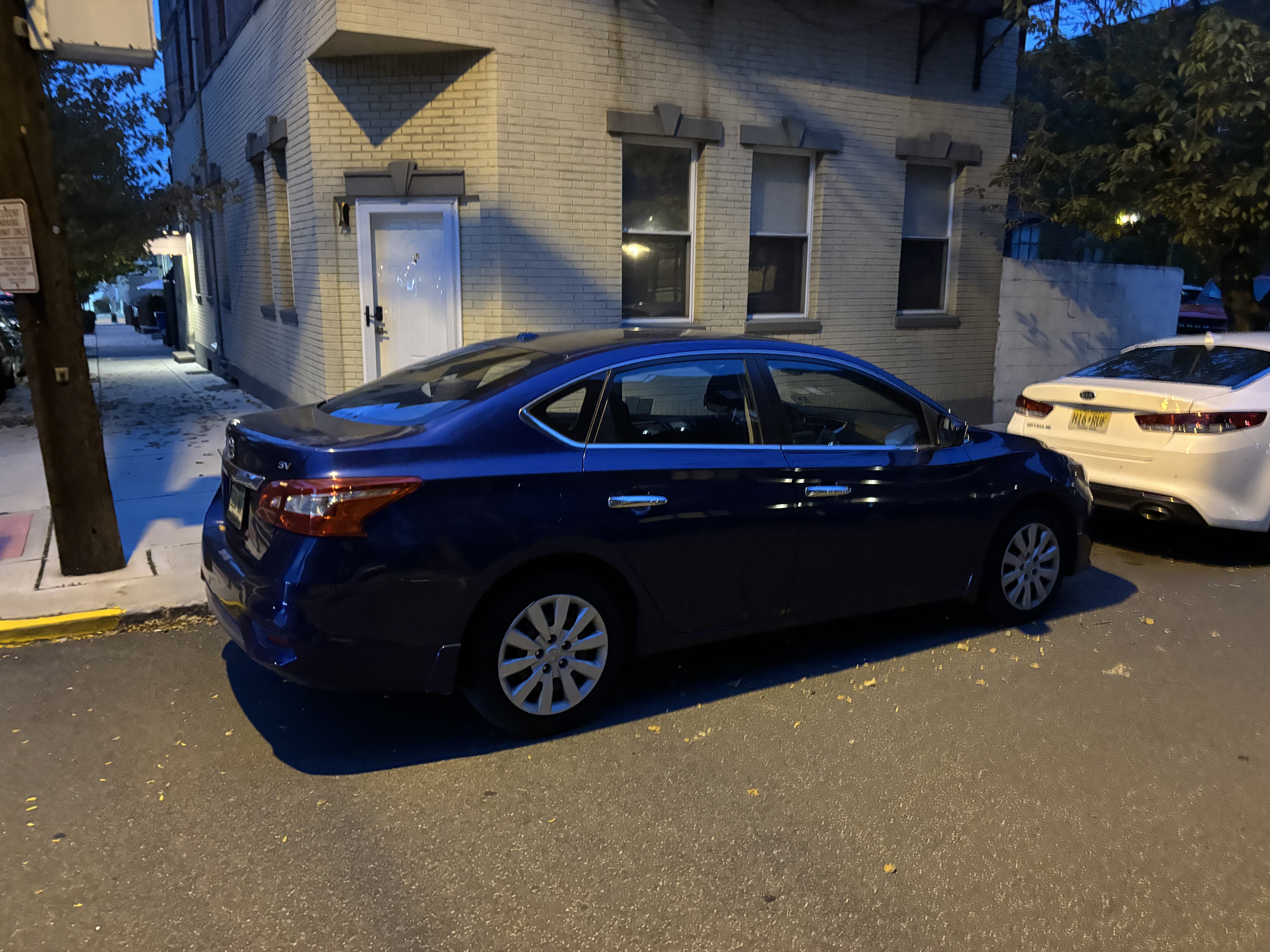 Used 2017 Nissan Sentra SV FWD image 4