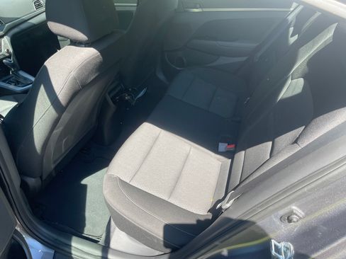 Used 2018 Hyundai Elantra SEL FWD image 9
