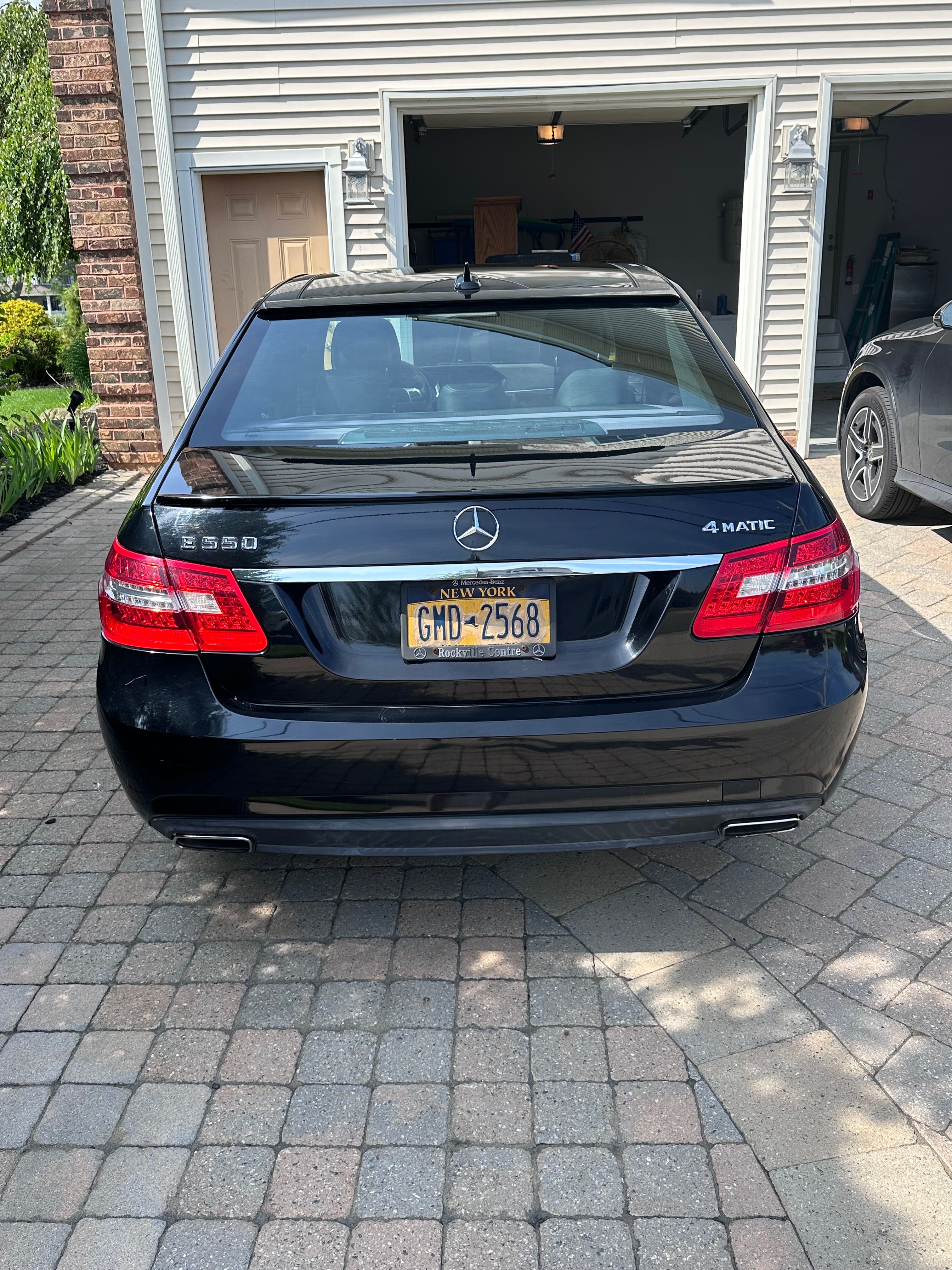 Used 2013 Mercedes-Benz E 550 4MATIC Sedan image 4