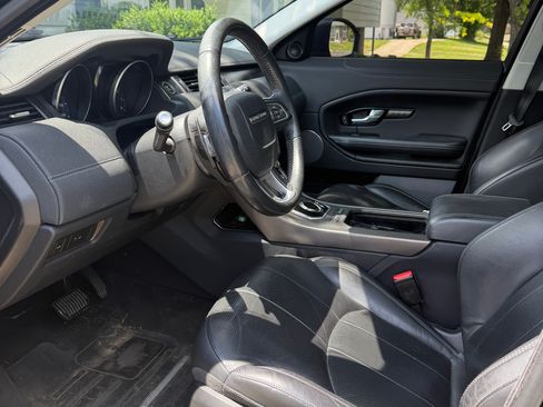 Used 2018 Land Rover Range Rover Evoque SE AWD/4WD image 9