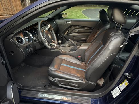 Used 2010 Ford Mustang GT Premium RWD image 12