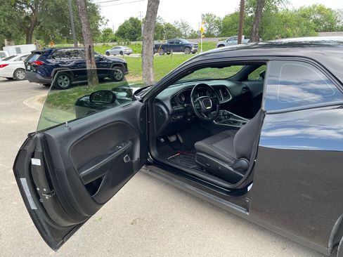 Used 2017 Dodge Challenger R/T RWD image 11