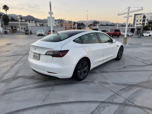 Used 2020 Tesla Model 3 Standard Range Plus RWD image 9