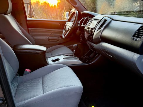 Used 2014 Toyota Tacoma PreRunner image 11