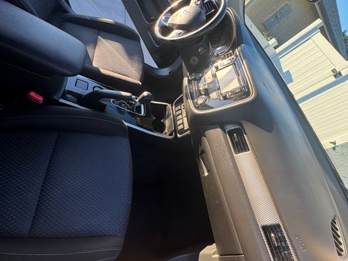 Used 2017 Mitsubishi Outlander ES image 12
