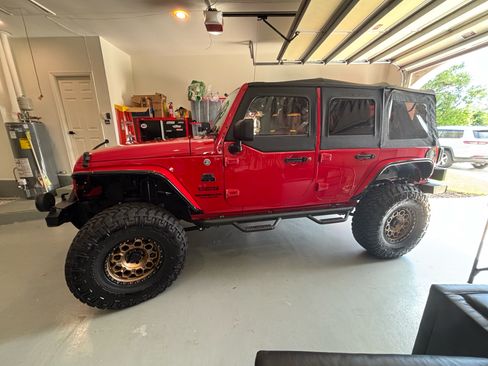 Used 2013 Jeep Wrangler Unlimited Sport image 4