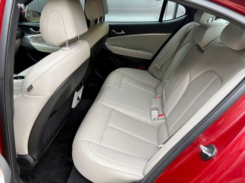 Used 2023 Genesis G70 2.0T image 10