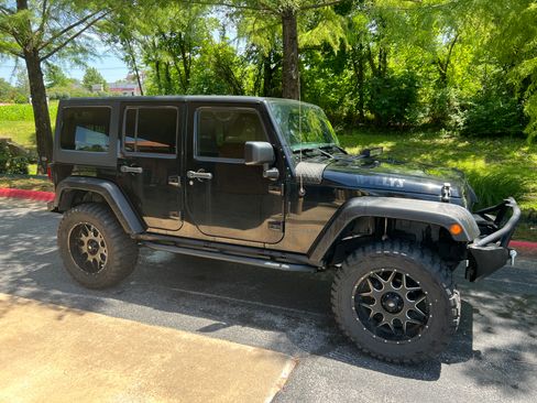 Used 2016 Jeep Wrangler Unlimited Sport AWD/4WD image 2