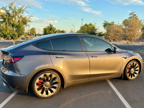 Used 2022 Tesla Model Y Performance AWD/4WD image 2