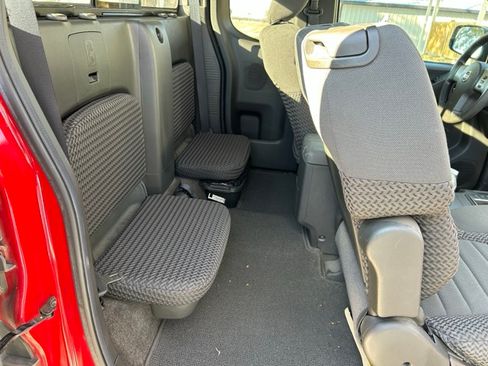 Used 2010 Nissan Frontier SE w/ SE Value Truck Pkg image 2