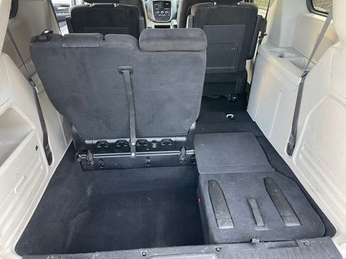 Used 2016 Dodge Grand Caravan SXT w/ UConnect Hands-Free Group image 21