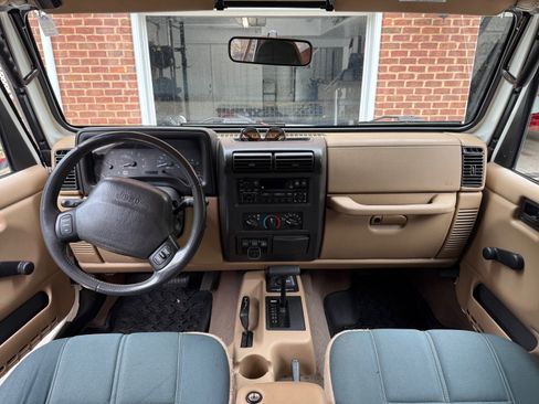 Used 2000 Jeep Wrangler Sahara AWD/4WD image 9