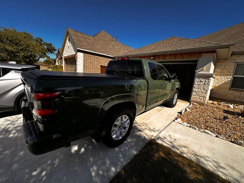 Used 2022 Nissan Frontier SV image 5