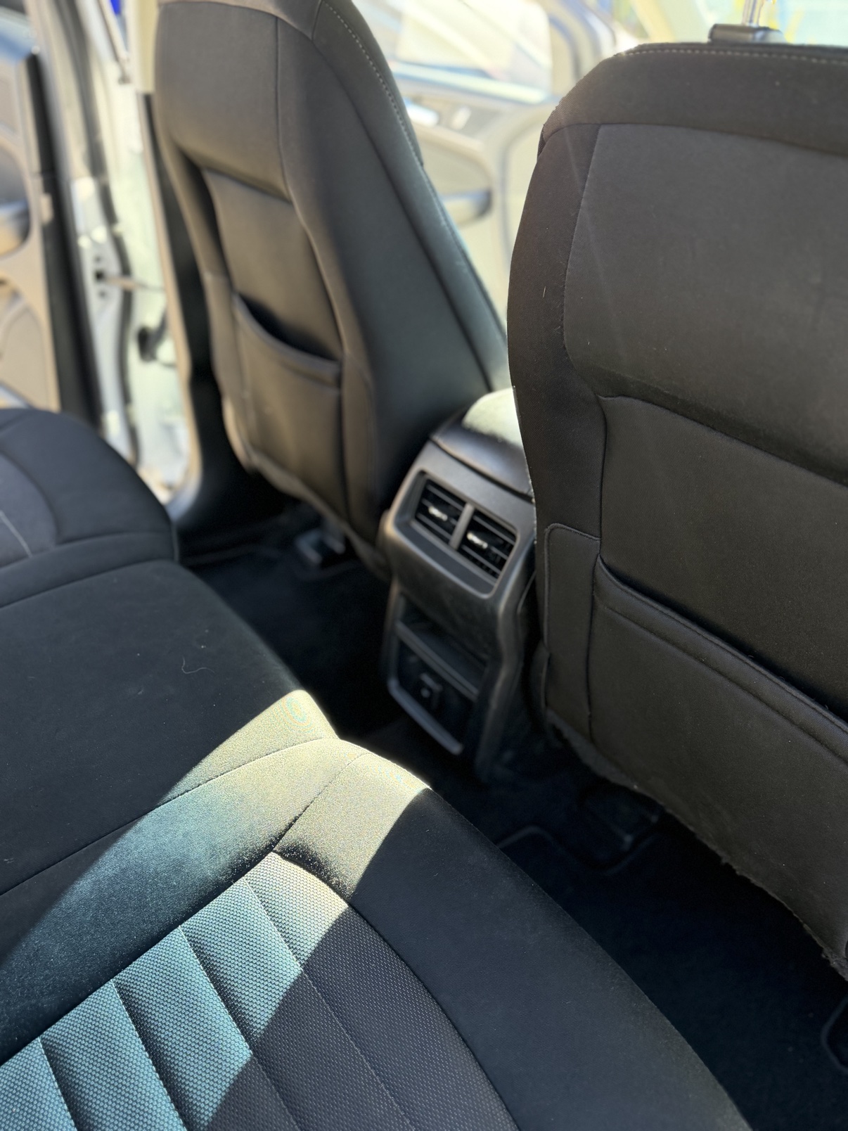 Used 2019 Ford Edge SE FWD image 1